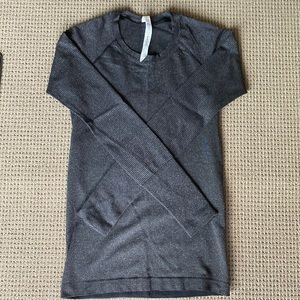 Lululemon fitted black long sleeve